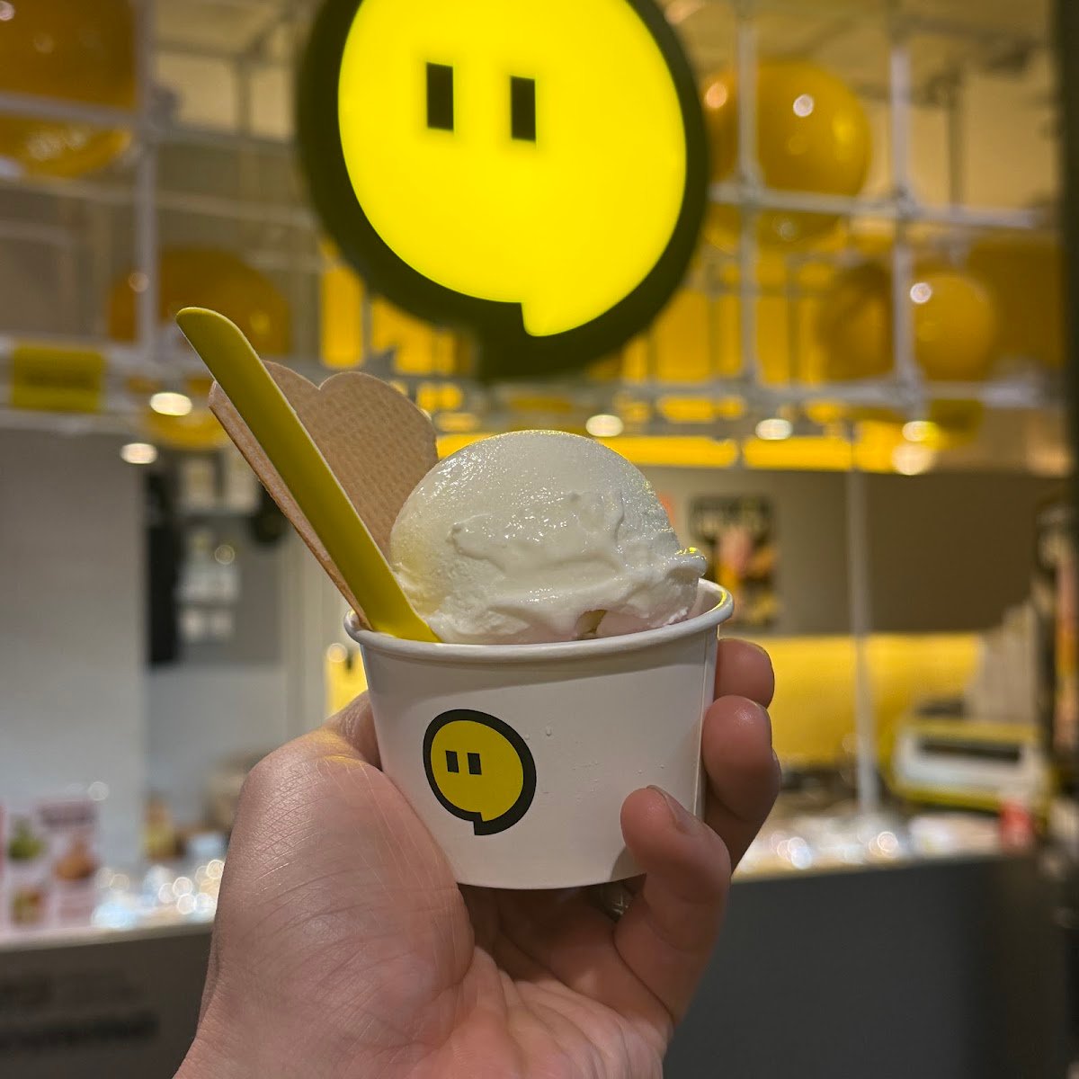 Big Comma Gelato Coffee