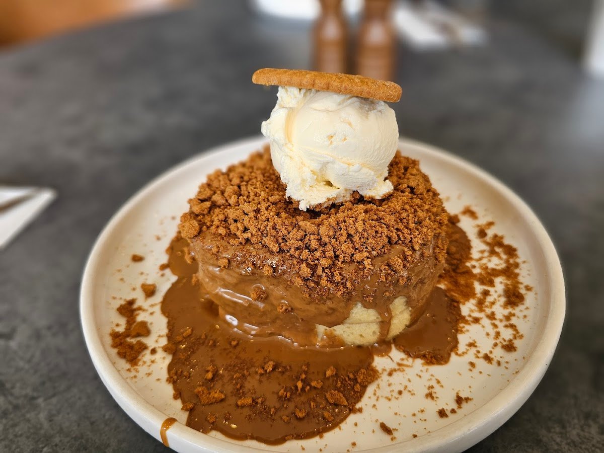 Eighteen22 Casual Dining Punchbowl