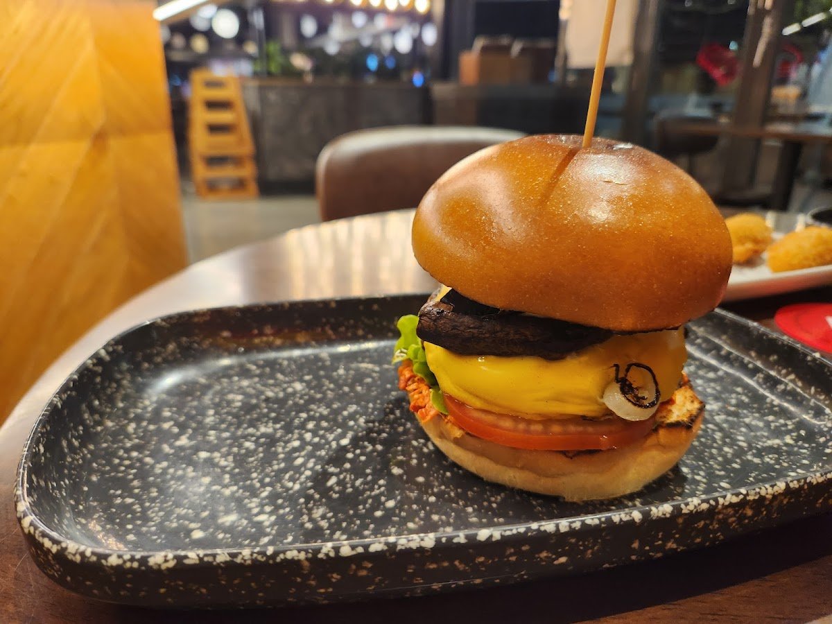 Big Buns Burgers Ribs Shakes - Upper Mount Gravatt